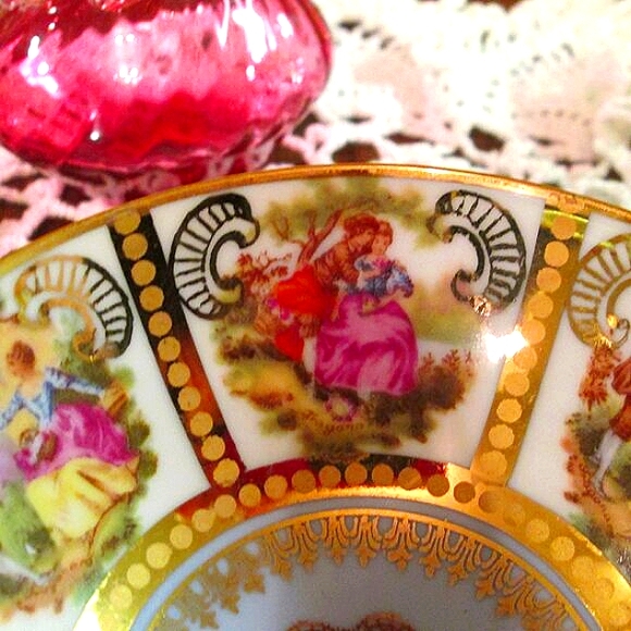 Antique porcelain Fragonard Courtship love scenes teacup & saucer made in German - Picture 4 of 10